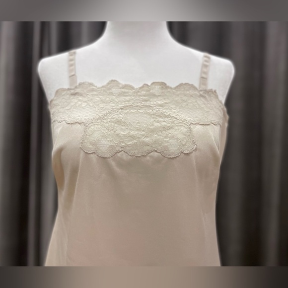 Vintage nylon and lace cami - Picture 2 of 8